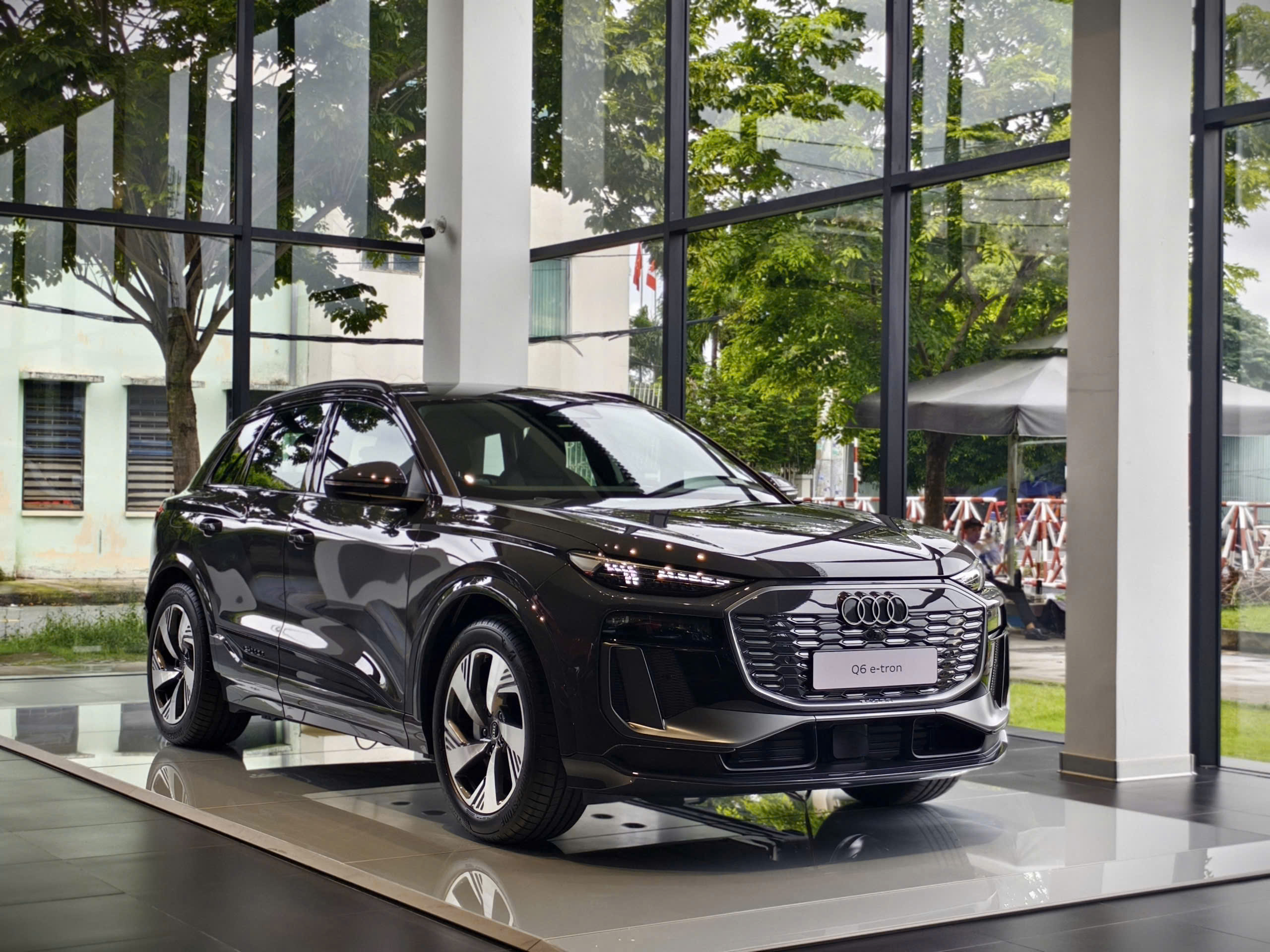 audi-q6-e-tron audi-q6-e-tron